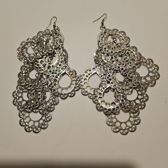 Costume Jewelery Earrings  see measurements - Picture 2 of 4